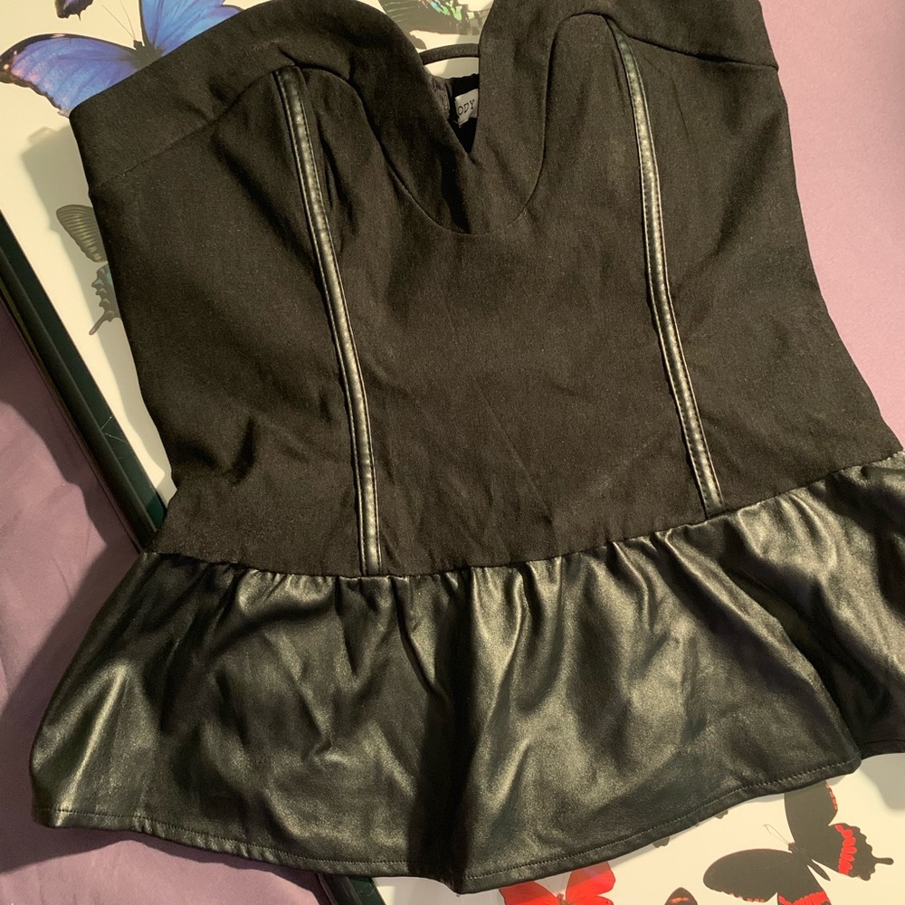 Black strapless but sexy top